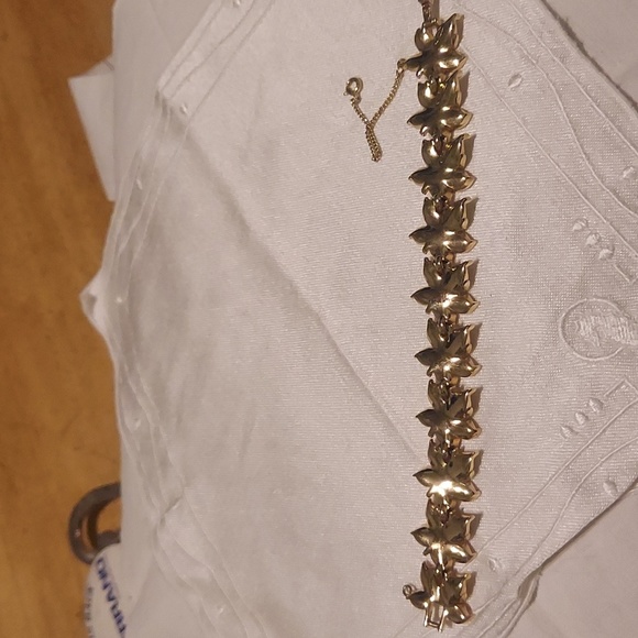 Vintage Crown Trifari Leaf Link Bracelet Brushed Gold Tone Leaves - Picture 5 of 6